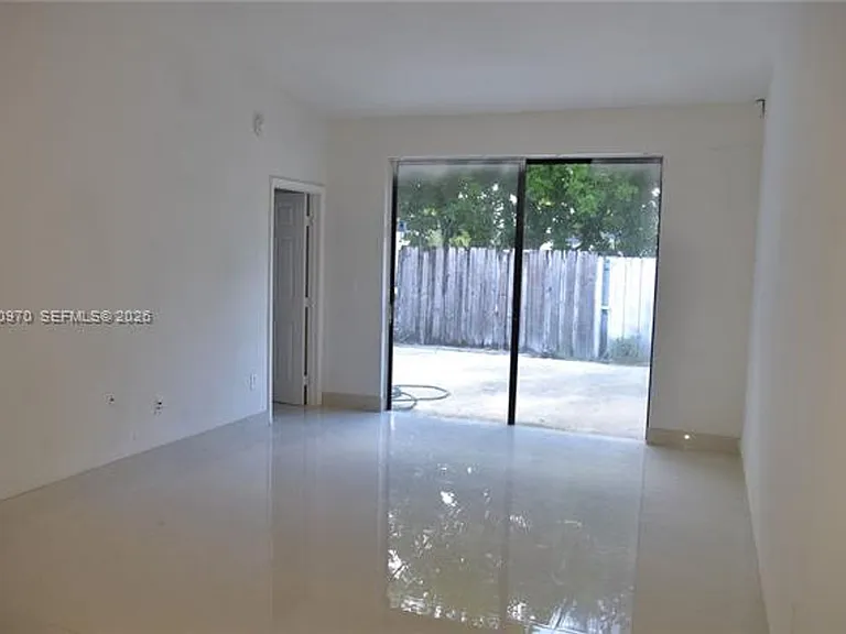18954 NW 67th Pl #Townhouse 18954 — Photo 5