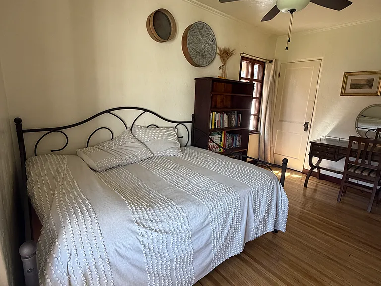 252 S Griffith Park Dr — Photo 18