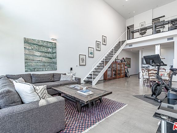 5th image of 611 N Bronson Ave APT 7