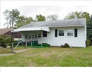 205 Victoria Dr photo 1