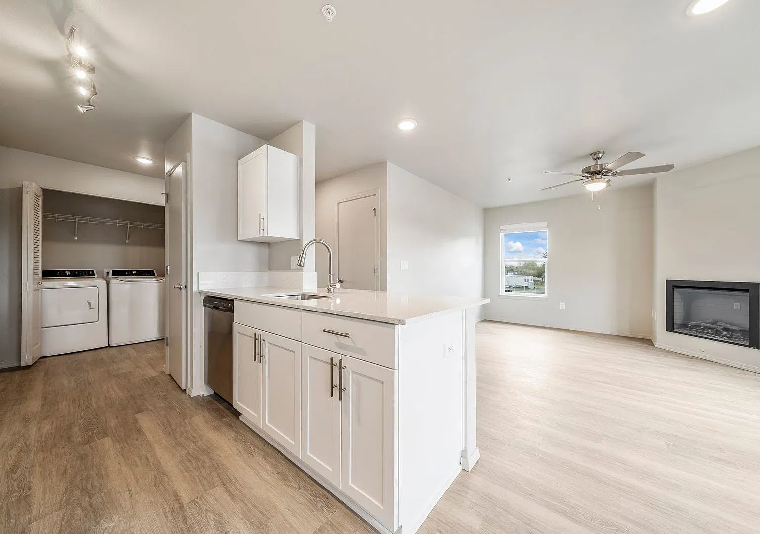 Second Level Unit, Leasing Special and Owner Pays Water/Sewer/Garbage — Photo 1