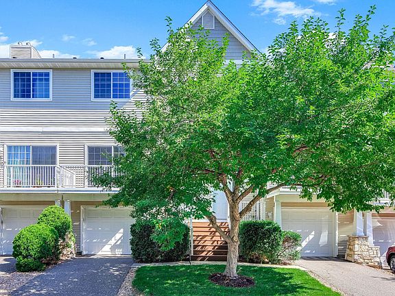 2nd image of 428 Willoughby Way W
