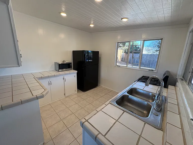 819 W Vista Way — Photo 15