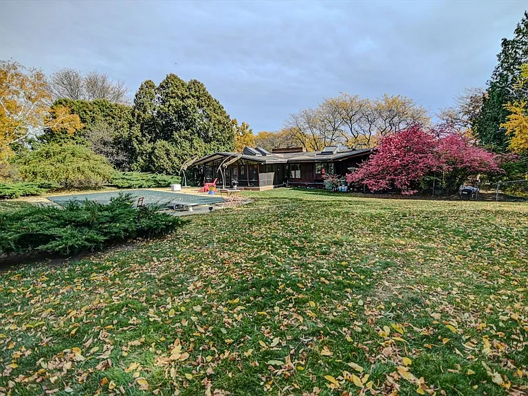 4746 Lafayette Dr — Photo 4