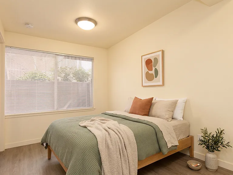 Phinney 12 Apartments — Photo 9