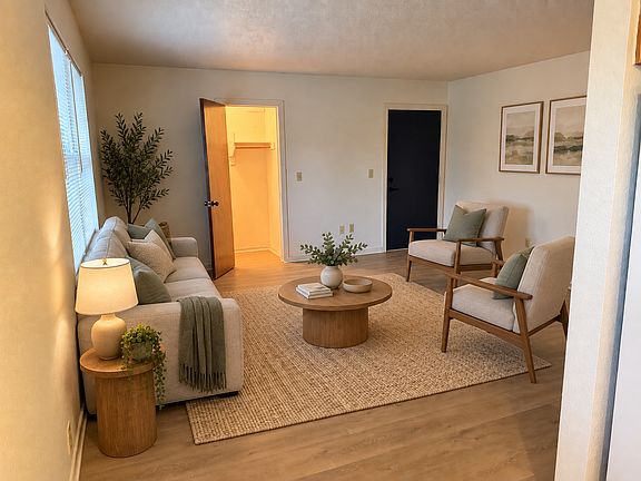2nd image of 8208 Chas Cir #10