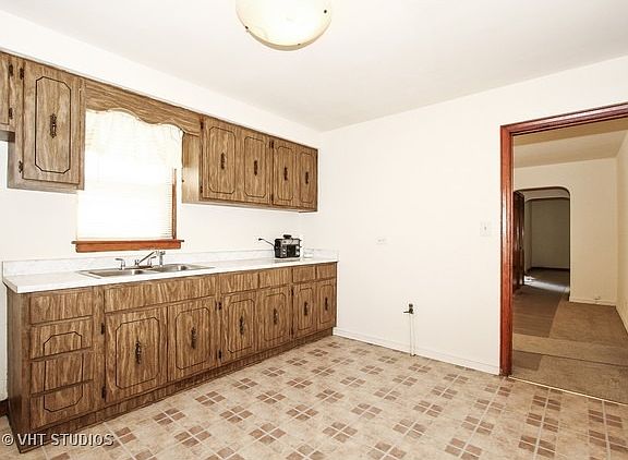 3rd image of 6055 S Komensky Ave