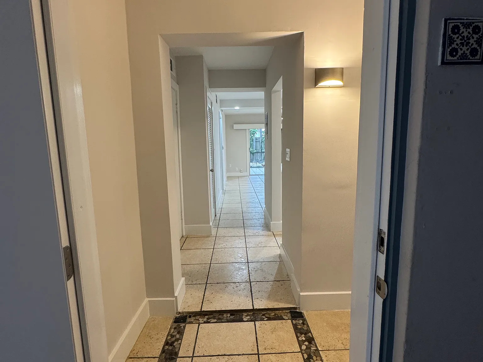 1 bed, 1.5 bath, 1000 sqft, $2,500 — Photo 2