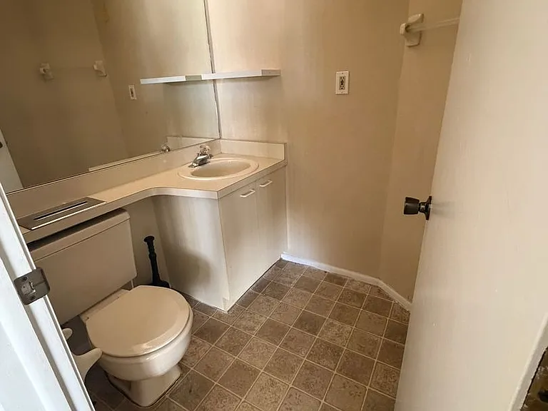 47 Emerald Bay Dr — Photo 9