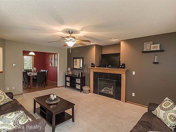 3rd image of 2055 SE Leeann Dr