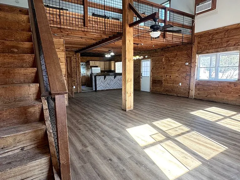283 Station Rd — Photo 16