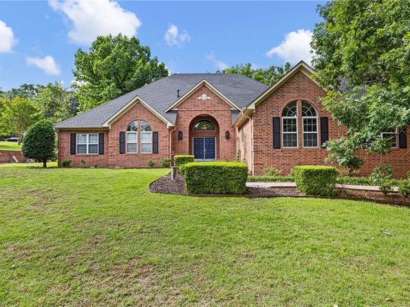 115 Hillcrest Dr, Russellville, AR 72802