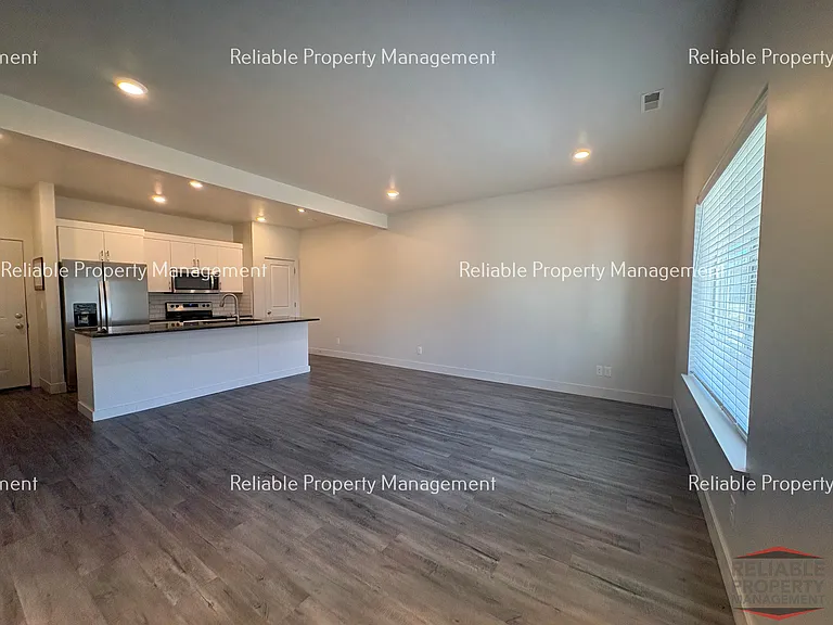 148 S Emery Ln — Photo 3