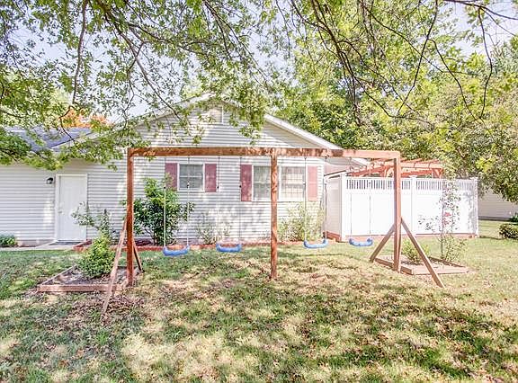 4th image of 1132 Linden Pl