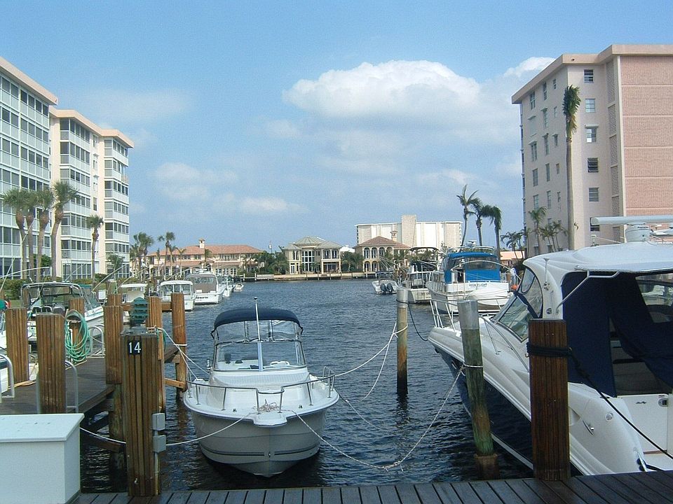Boaters Paradise- in No Wake Zone & Between 2 Inlets!