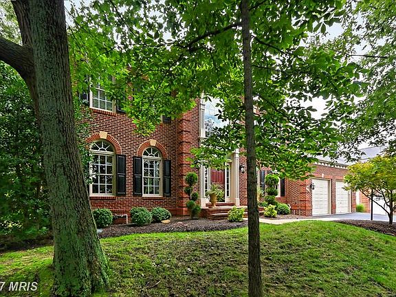 3rd image of 21025 Glendower Ct