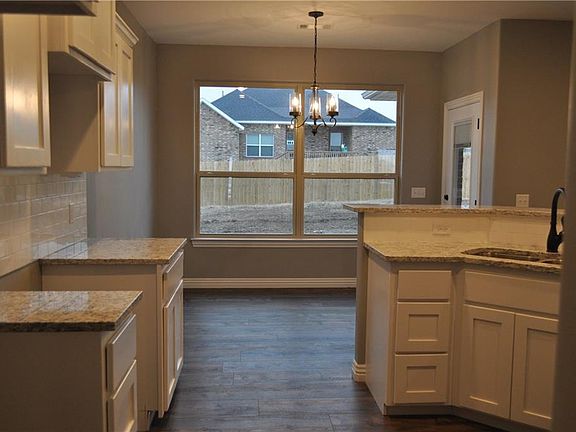 3rd image of 2307 Hope Ln