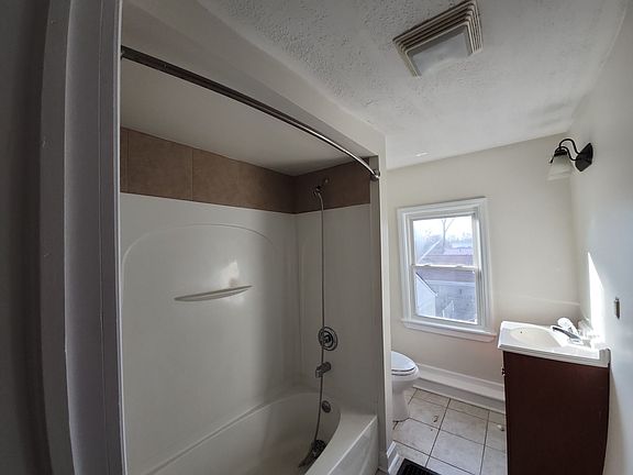 3rd image of 2220 Martin Ave