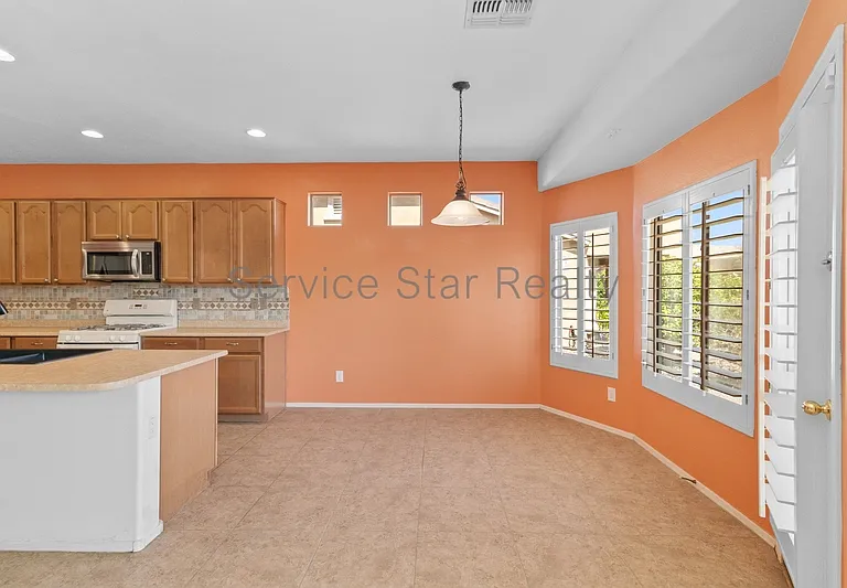 42181 W Basie Ln — Photo 13