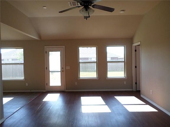 2nd image of 1112 Laurel Creek Dr
