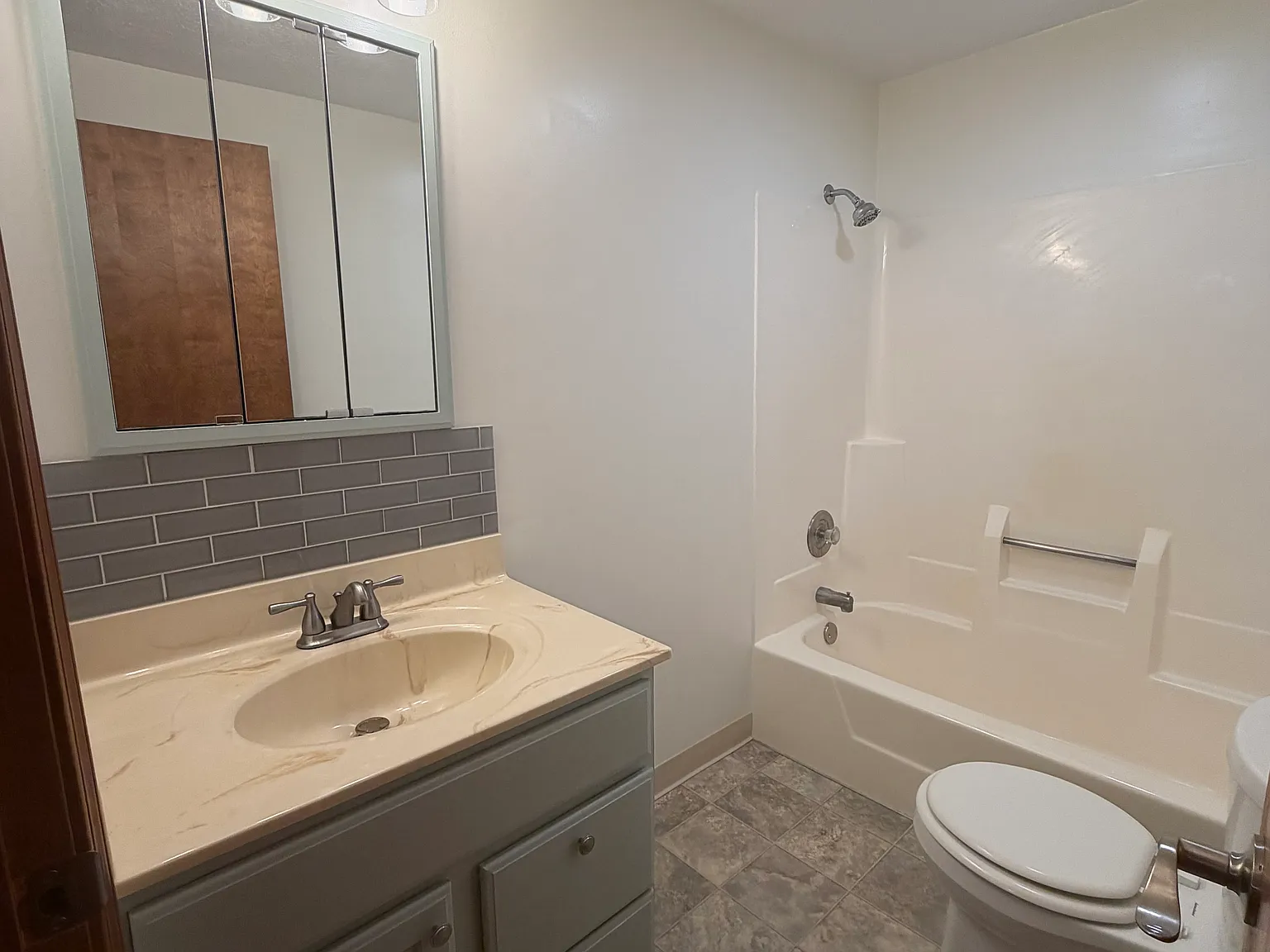3 bed, $1,700 — Photo 4