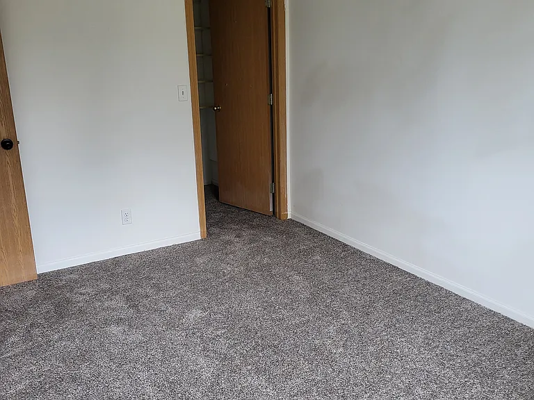 4807 Universal Dr — Photo 11