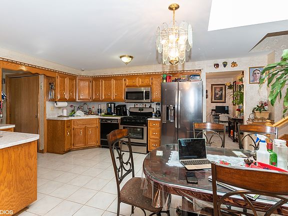 5th image of 6723 W 89th Pl