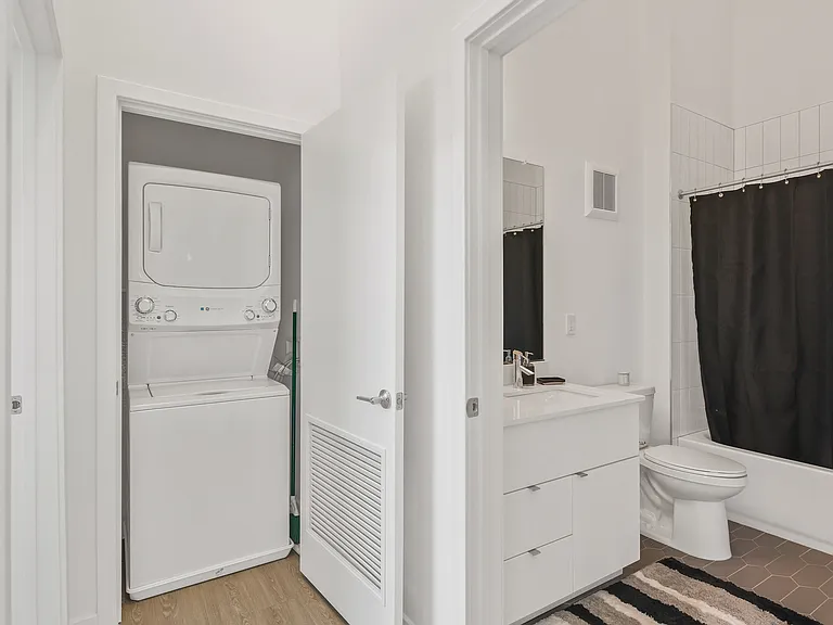 Convenient In-Unit Washer/Dryer