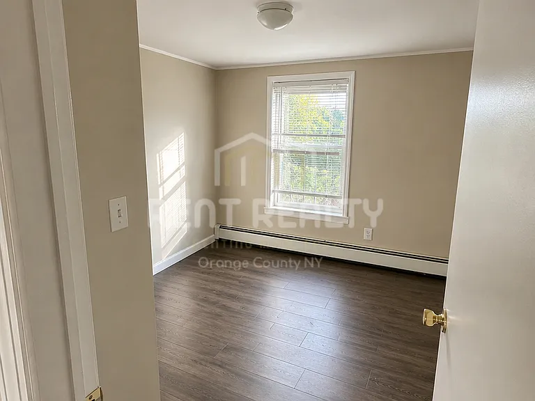 209-211 W Main St — Photo 4