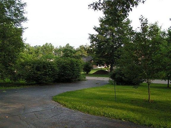 2nd image of 2 Whalen Pl