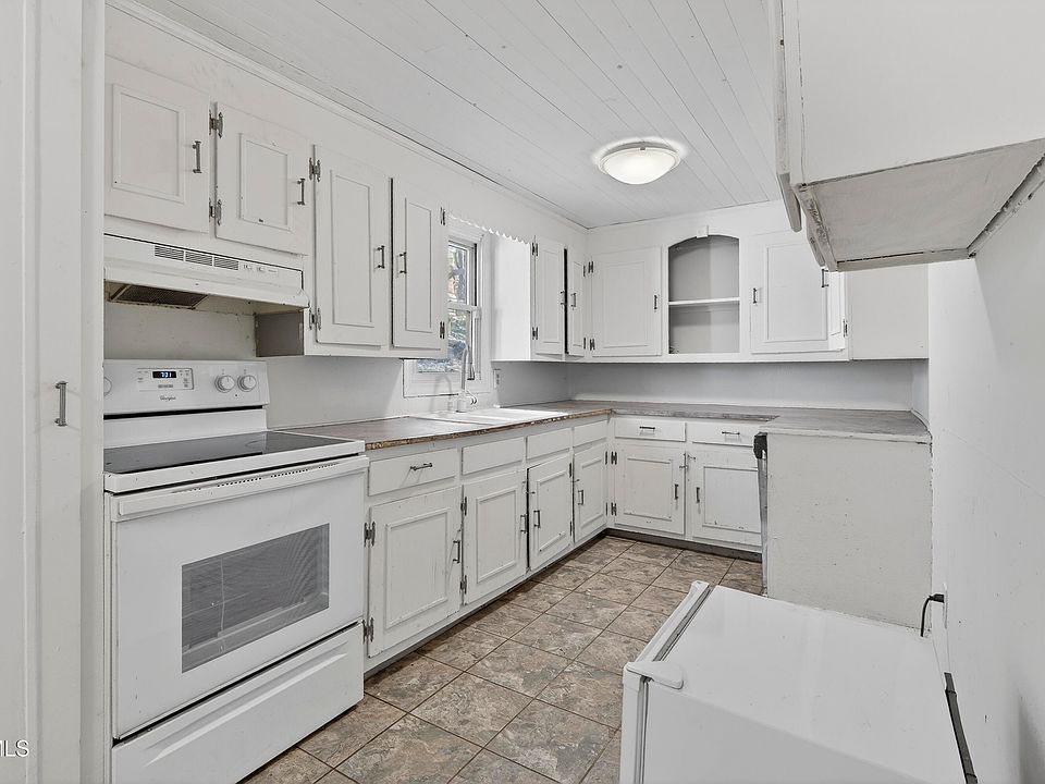 13th image of this home