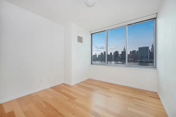 Rented by Nest Seekers International | media 19