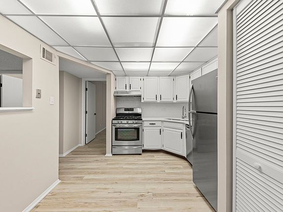 5th image of 14509 Sussex Ct APT M4