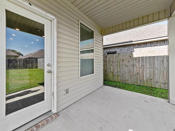 5th image of 109 Jeanne Picard Dr
