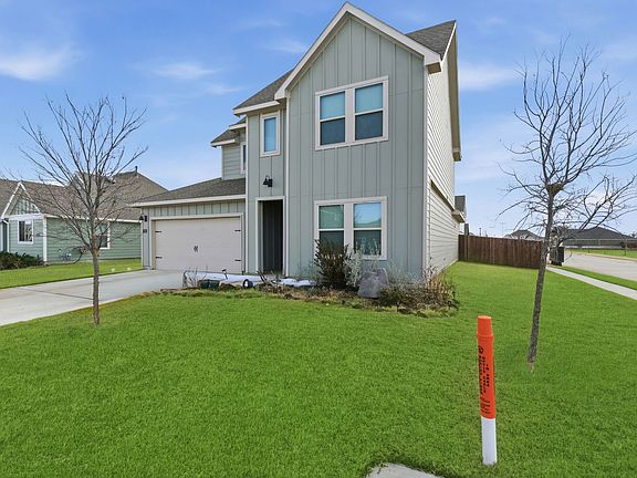 2nd image of 709 Primrose Ln