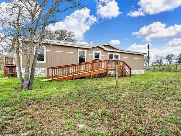 345 Shorthorn Rd, Stockdale, TX 78160