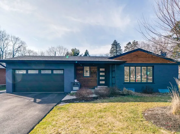 414 Lakeside Ave, Crystal Lake, IL 60014