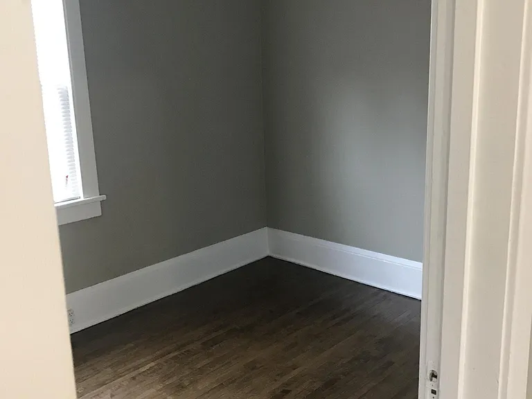 308 W Scott St — Photo 8