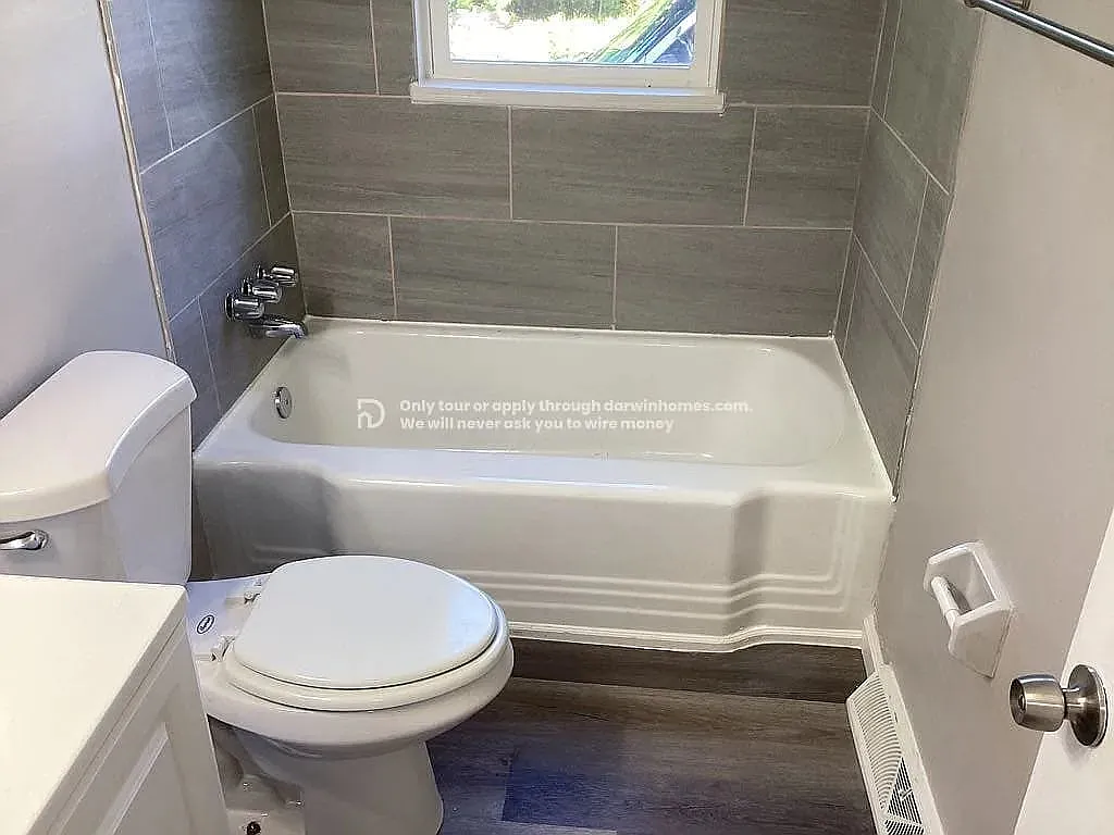 4 bed, 1.0 bath, 1248 sqft, $1,597 — Photo 4