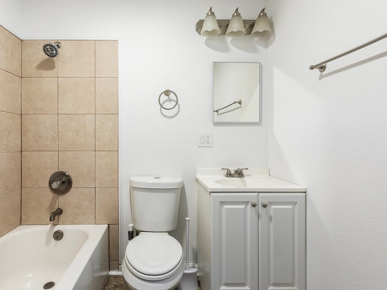 Studio, 350 sqft, $880 — Photo 4