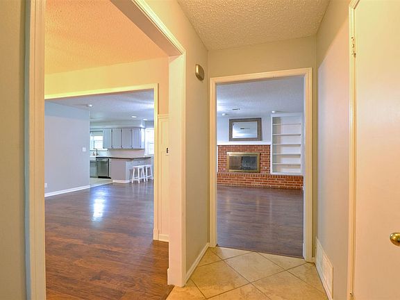 5th image of 3001 Larchmont Ave