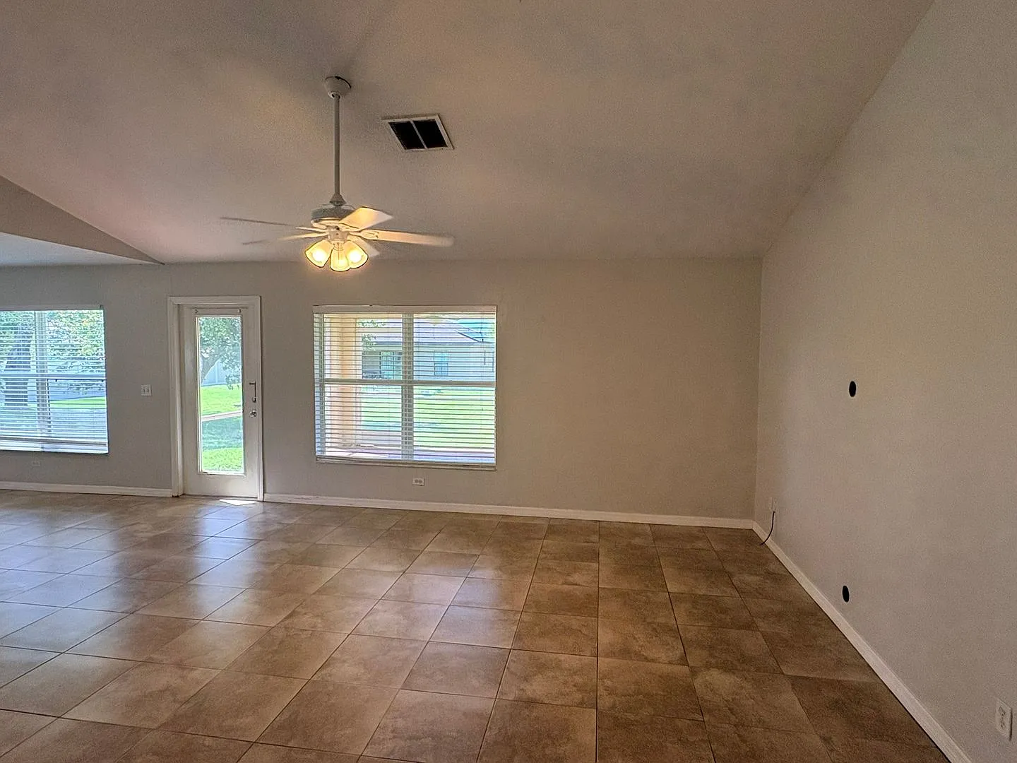 3/2 Single Family Home in Cape Coral for Rent — Photo 4