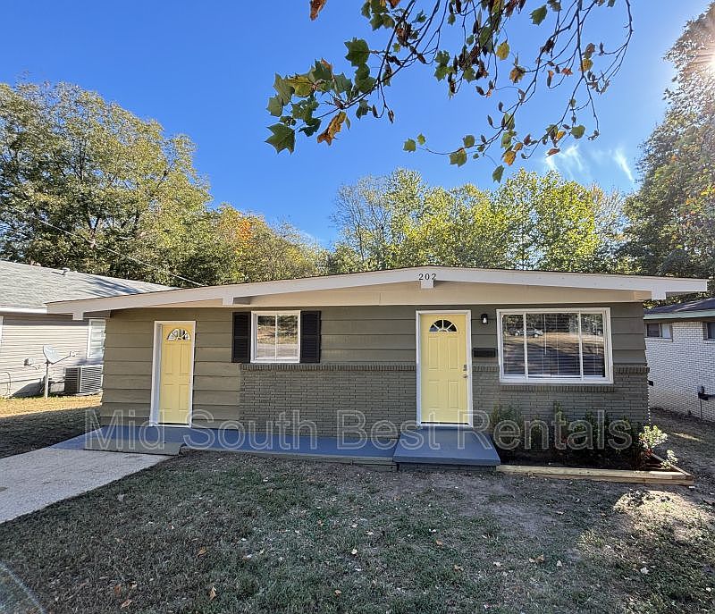 1st image of 202 S 2nd St