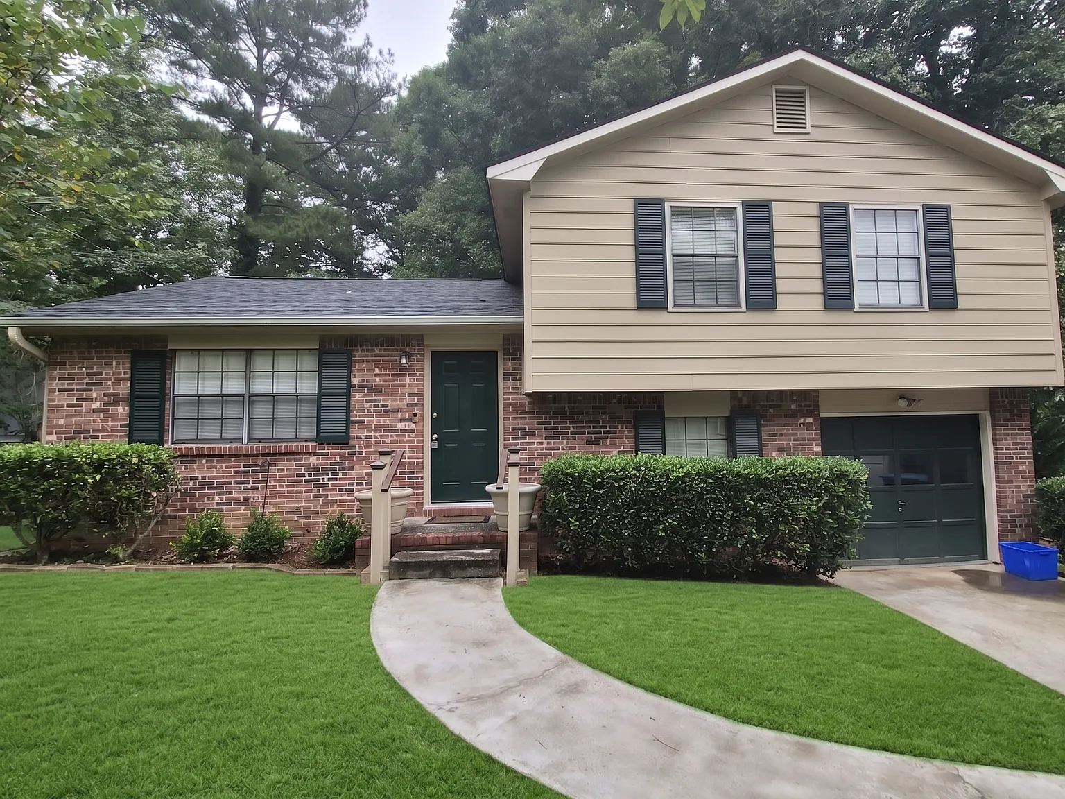 3 bed, 1384 sqft, $1,850 — Photo 1