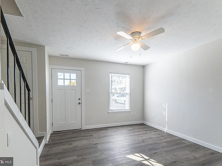 525 Gray Ave #2 — Photo 6