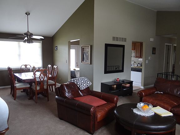 2nd image of 302 Elwood Ct
