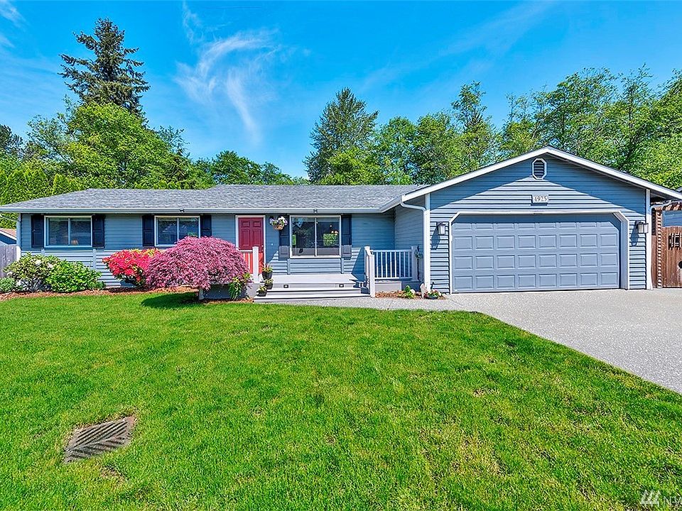 Welcome to Your Beautiful Home in Edmonds, Washington.  This Home is Situated in a Peaceful Cul De Sac