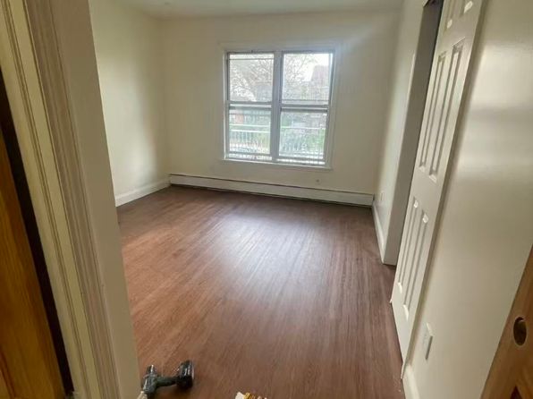 10608 27th Ave FLOOR 1