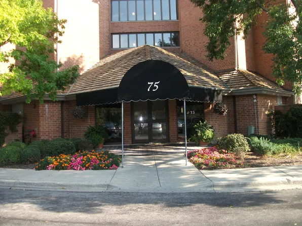 75 Kristin Cir APT 413, Schaumburg, IL 60195