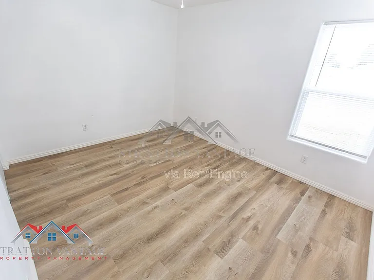5706 N 74th Dr — Photo 25